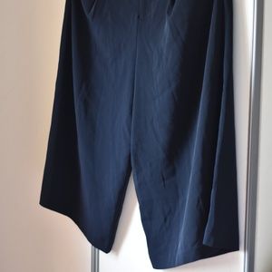 Uniqlo Pants - Navy Uniqlo Culotte Trousers Uniqlo Pants - Navy Uniqlo Culotte Trousers